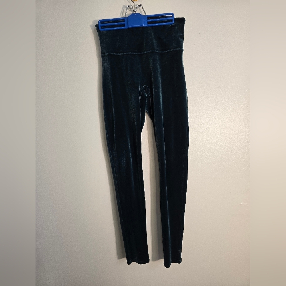 Spanx Velvet Leggings in Dark Green